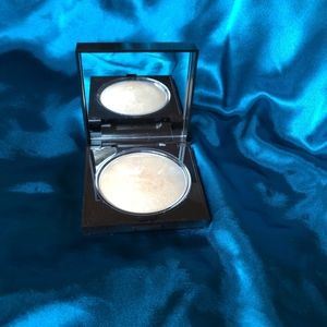 Laura Mercier Matte Radiance Baked Powder